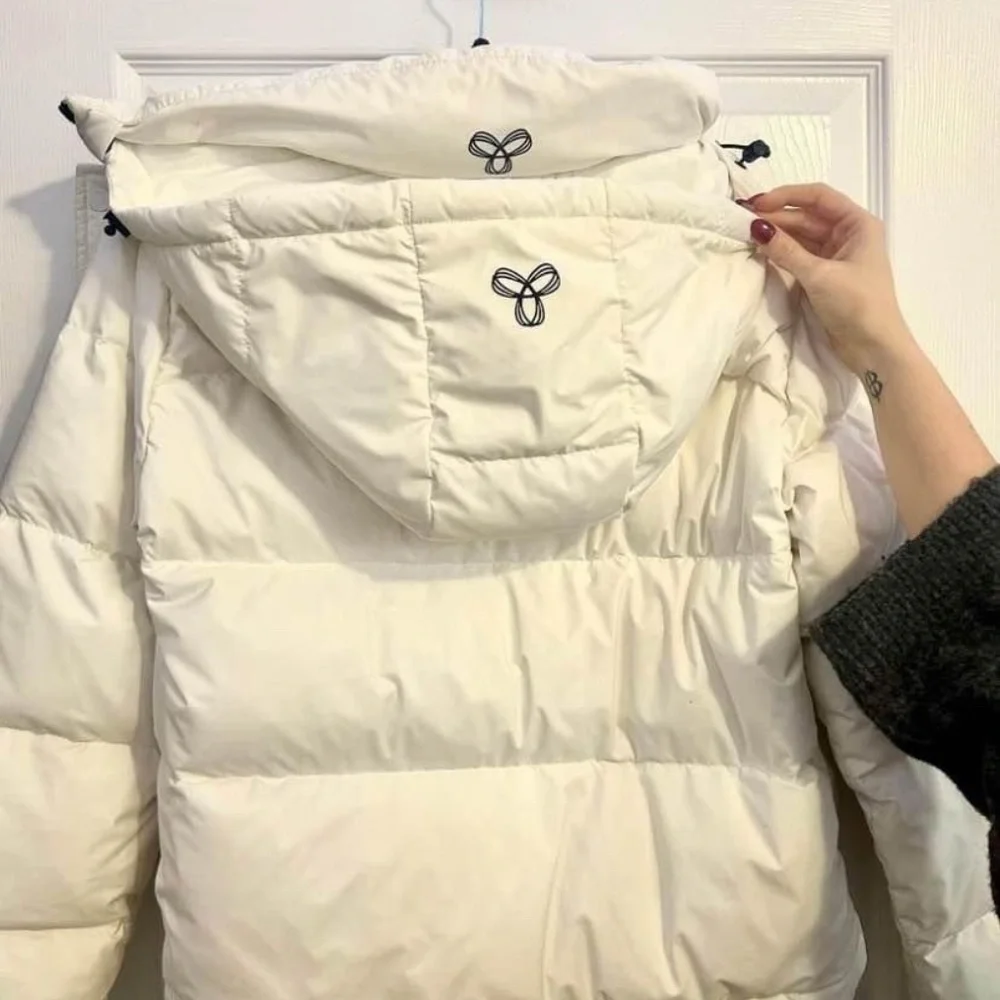 Aritzia Super Puff Shorty- white XS - Picture 3 of 3